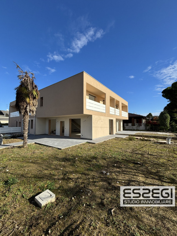 SELVAZZANO DENTRO: Inserita in tranquillo contesto residenziale, con ottimi collegamenti, comoda ...