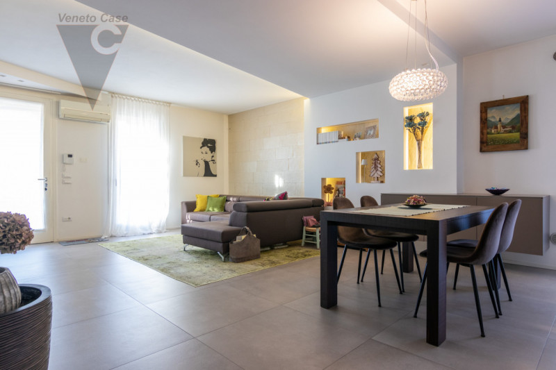 Nel quartiere residenziale di Volparo di Legnaro, a due passi dalle scuole, fermata dell’autobus ...