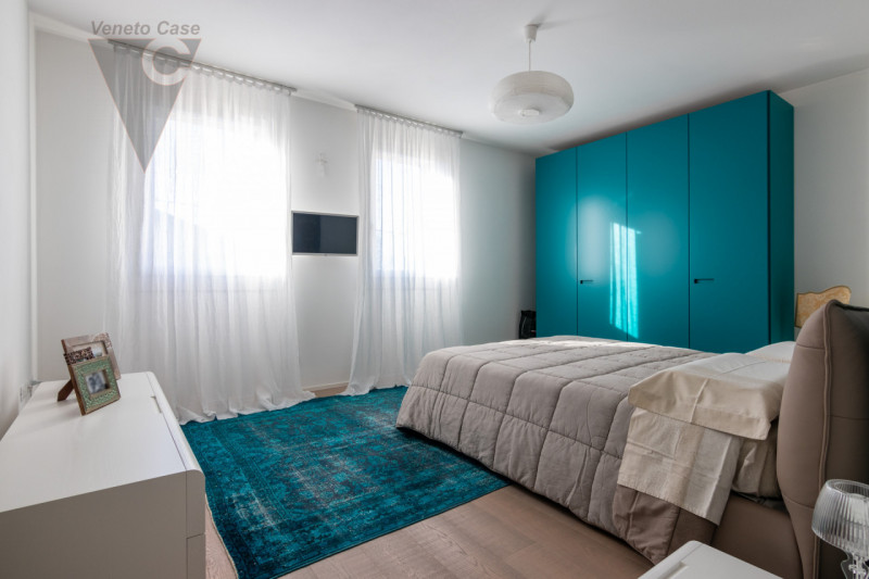 Nel quartiere residenziale di Volparo di Legnaro, a due passi dalle scuole, fermata dell’autobus ...