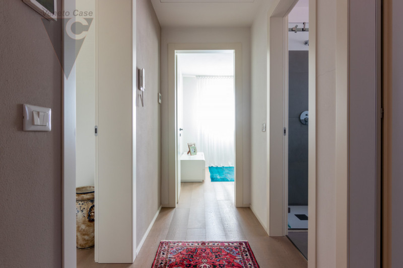 Nel quartiere residenziale di Volparo di Legnaro, a due passi dalle scuole, fermata dell’autobus ...