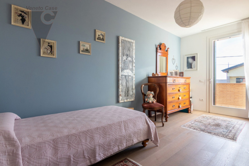 Nel quartiere residenziale di Volparo di Legnaro, a due passi dalle scuole, fermata dell’autobus ...