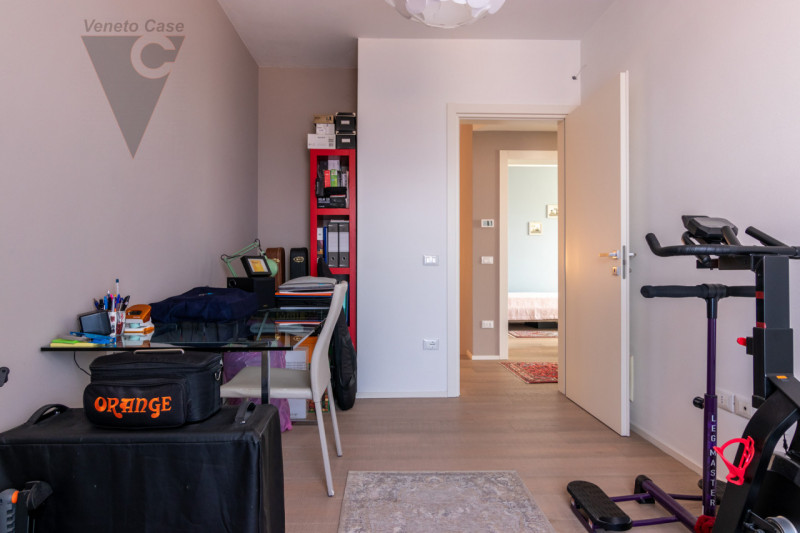 Nel quartiere residenziale di Volparo di Legnaro, a due passi dalle scuole, fermata dell’autobus ...