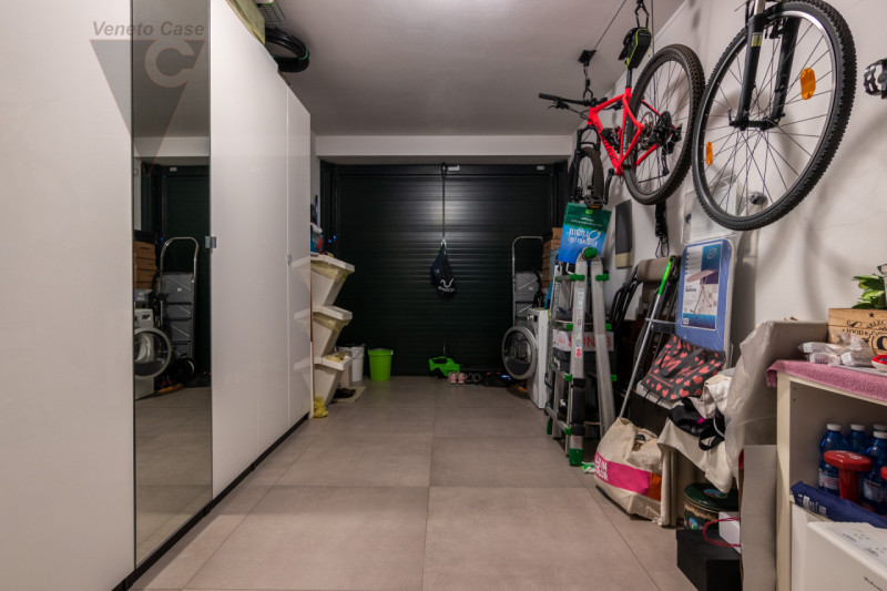 Nel quartiere residenziale di Volparo di Legnaro, a due passi dalle scuole, fermata dell’autobus ...