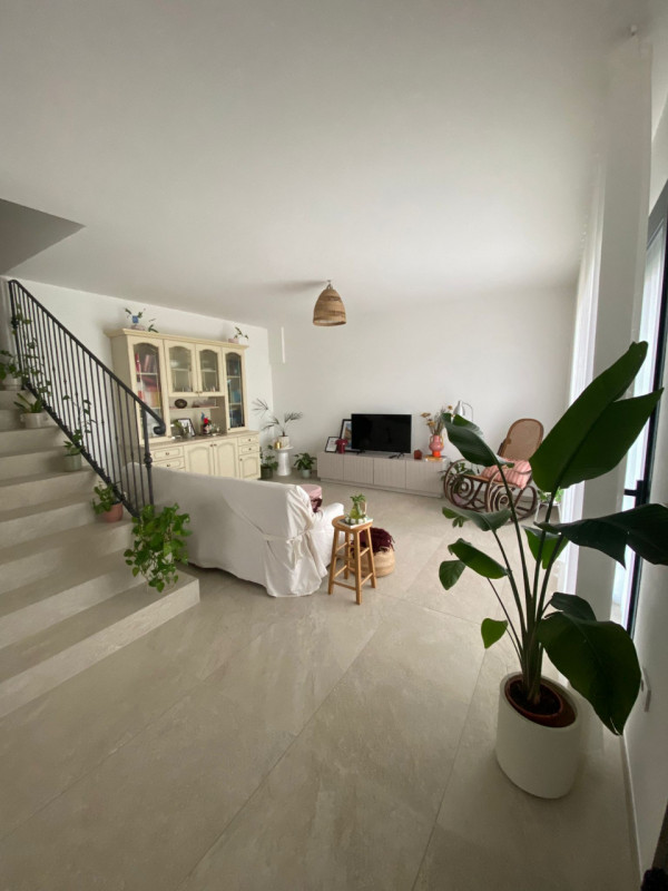 Scopri la tua nuova casa ideale nella tranquilla e ricercata zona di Loreggiola, nel comune di Lo...