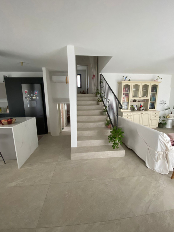 Scopri la tua nuova casa ideale nella tranquilla e ricercata zona di Loreggiola, nel comune di Lo...