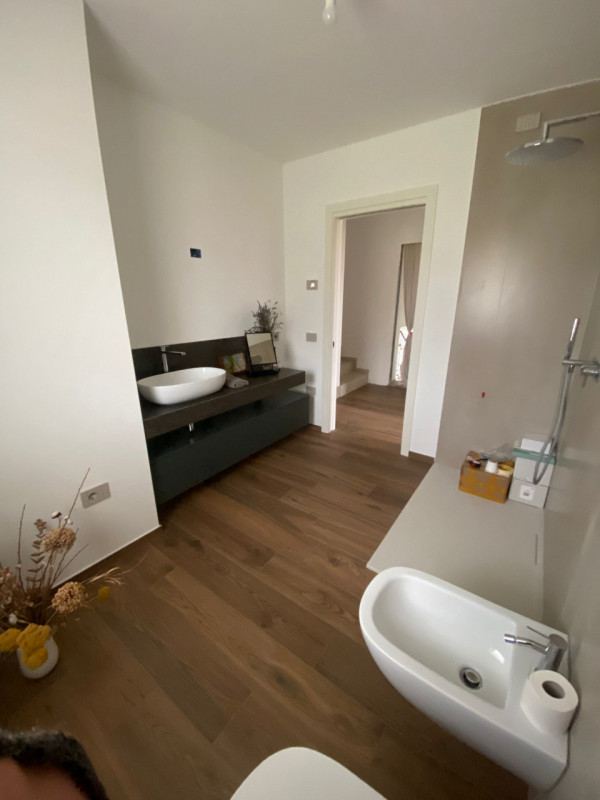 Scopri la tua nuova casa ideale nella tranquilla e ricercata zona di Loreggiola, nel comune di Lo...