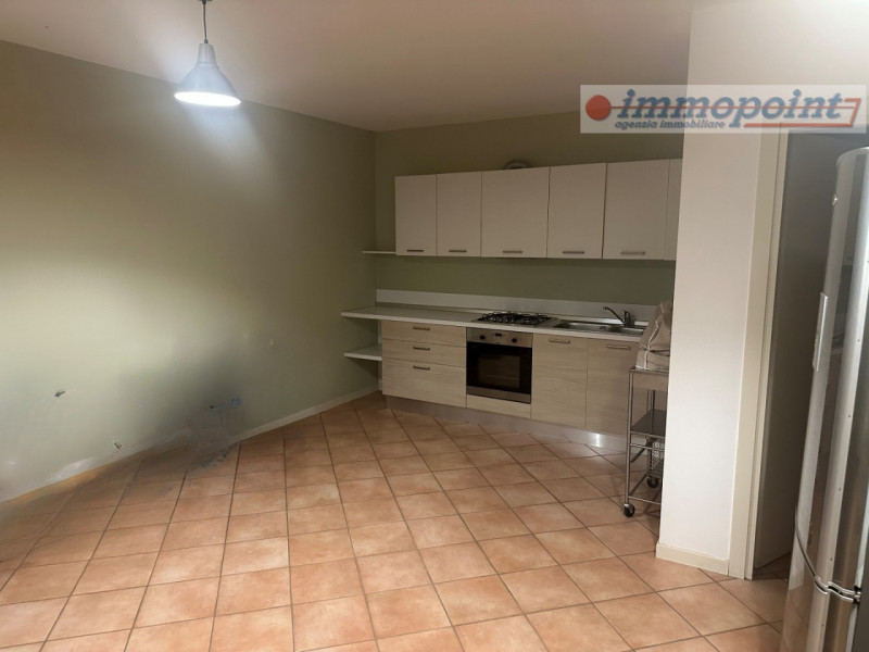 In zona centrale di Rosà, elegante porzione di bifamiliare ideale per chi cerca comfort, indipend...