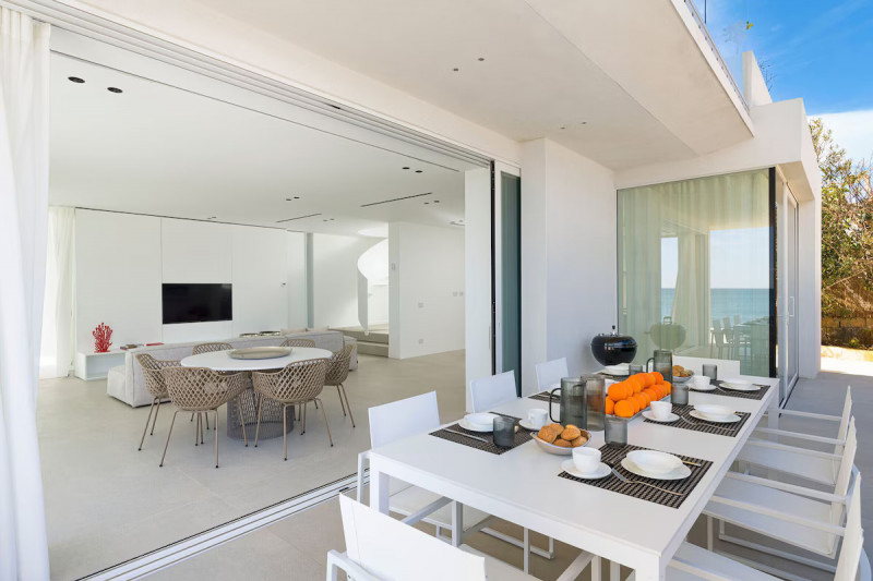 Scopri un'opportunità unica di investimento nella splendida località di Rosolina, precisamente ne...