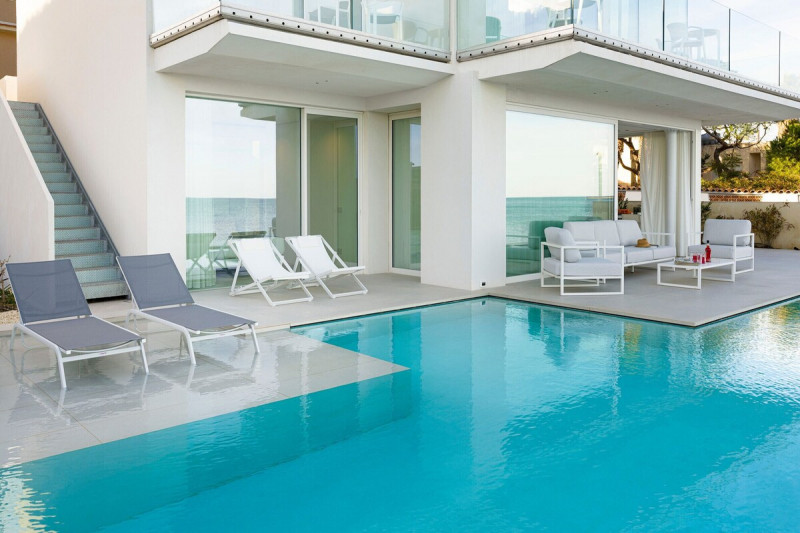 Scopri un'opportunità unica di investimento nella splendida località di Rosolina, precisamente ne...