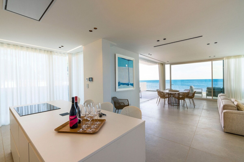 Scopri un'opportunità unica di investimento nella splendida località di Rosolina, precisamente ne...