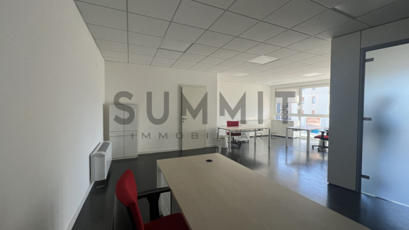 SCHIO: in zona industriale UFFICIO al piano primo arredato con ascensore. Ideale per studi profes...