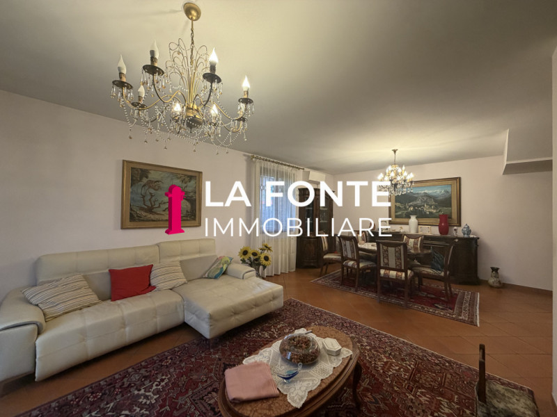 PERAGA DI VIGONZA proponiamo una PORZIONE DI BIFAMILIARE sviluppata su tre livelli per un totale ...