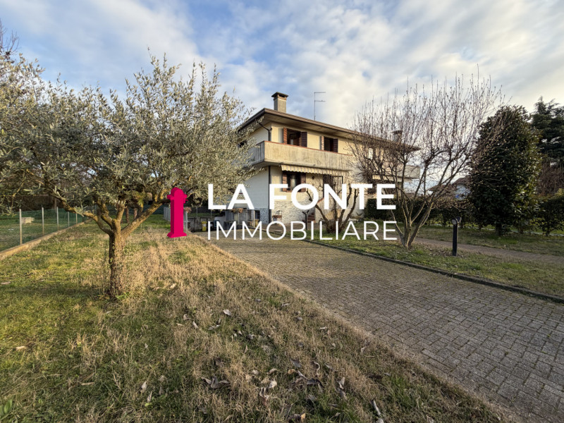 PERAGA DI VIGONZA proponiamo una PORZIONE DI BIFAMILIARE, libera subito, sviluppata su tre livell...