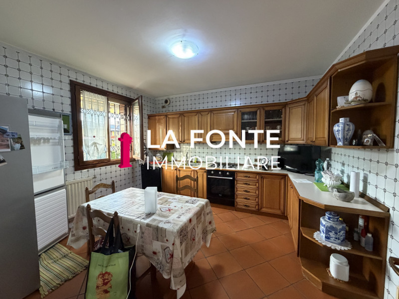 PERAGA DI VIGONZA proponiamo una PORZIONE DI BIFAMILIARE, libera subito, sviluppata su tre livell...