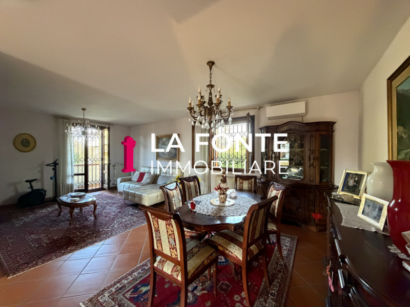 PERAGA DI VIGONZA proponiamo una PORZIONE DI BIFAMILIARE, libera subito, sviluppata su tre livell...