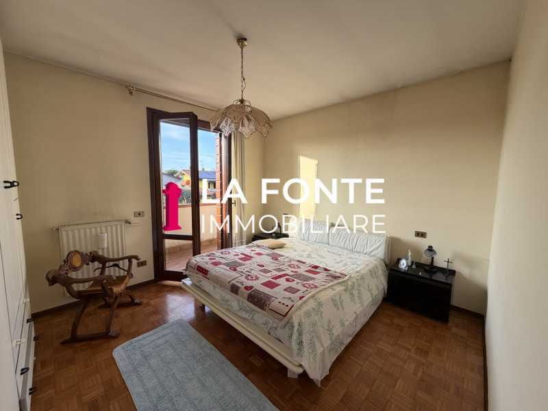 PERAGA DI VIGONZA proponiamo una PORZIONE DI BIFAMILIARE, libera subito, sviluppata su tre livell...