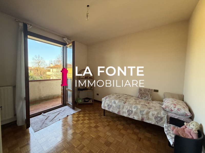 PERAGA DI VIGONZA proponiamo una PORZIONE DI BIFAMILIARE, libera subito, sviluppata su tre livell...