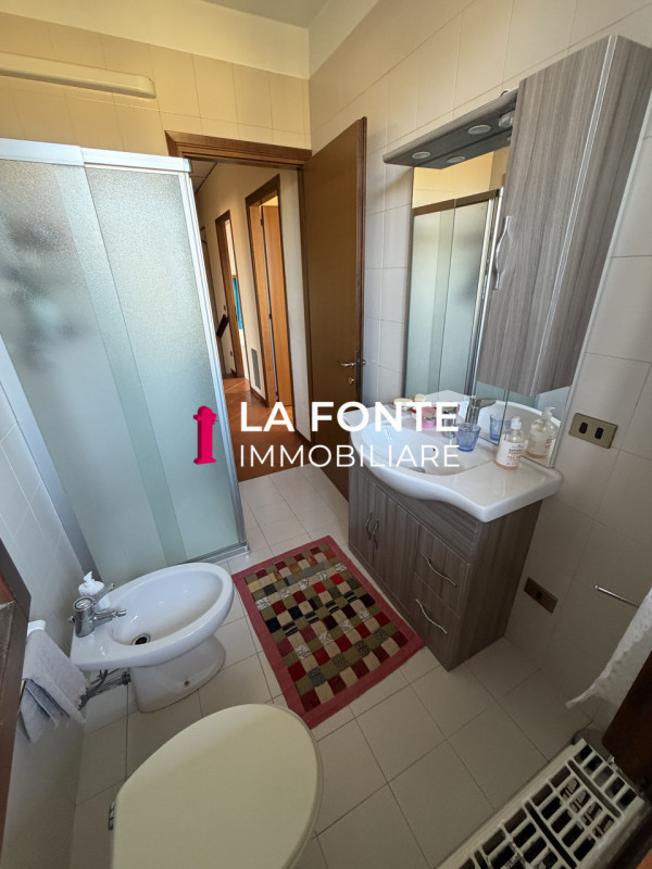 PERAGA DI VIGONZA proponiamo una PORZIONE DI BIFAMILIARE, libera subito, sviluppata su tre livell...