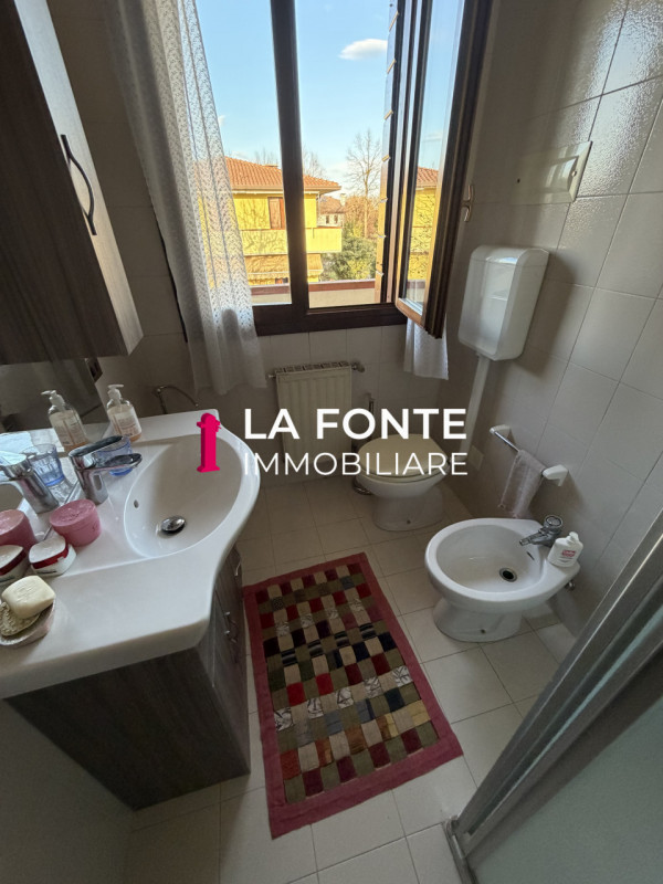 PERAGA DI VIGONZA proponiamo una PORZIONE DI BIFAMILIARE, libera subito, sviluppata su tre livell...