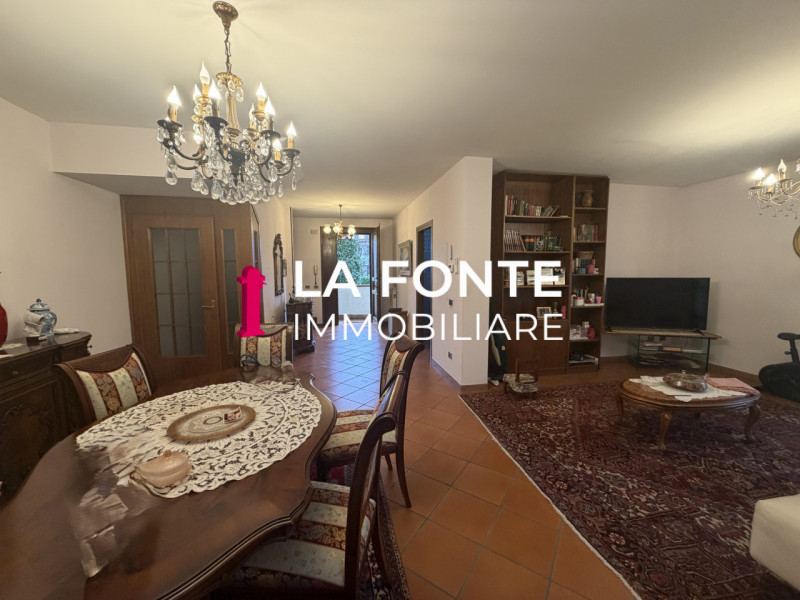 PERAGA DI VIGONZA proponiamo una PORZIONE DI BIFAMILIARE, libera subito, sviluppata su tre livell...