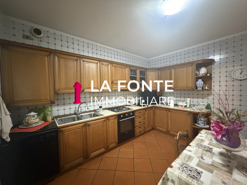 PERAGA DI VIGONZA proponiamo una PORZIONE DI BIFAMILIARE, libera subito, sviluppata su tre livell...