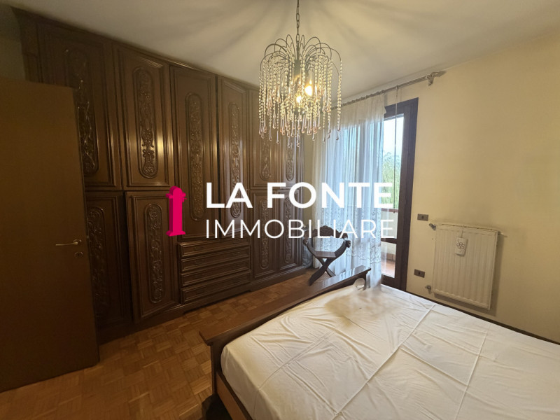 PERAGA DI VIGONZA proponiamo una PORZIONE DI BIFAMILIARE, libera subito, sviluppata su tre livell...