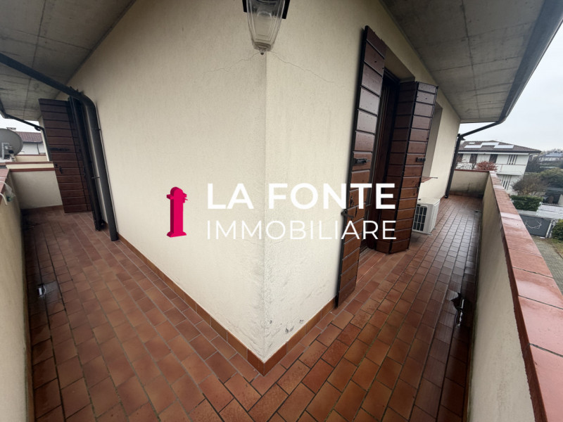 PERAGA DI VIGONZA proponiamo una PORZIONE DI BIFAMILIARE, libera subito, sviluppata su tre livell...