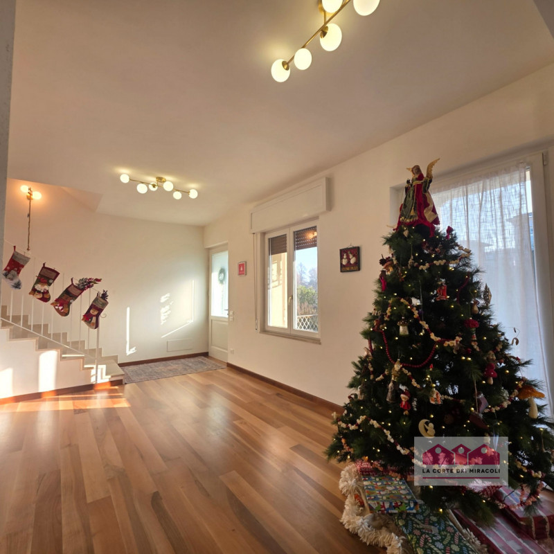 VICENZA, VIALE TRENTO: IN POSIZIONE INTERNA MOLTO TRANQUILLA, AFFASCINANTE VILLA IN STILE LIBERTY...