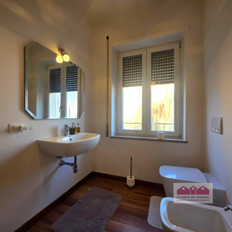 VICENZA, VIALE TRENTO: IN POSIZIONE INTERNA MOLTO TRANQUILLA, AFFASCINANTE VILLA IN STILE LIBERTY...