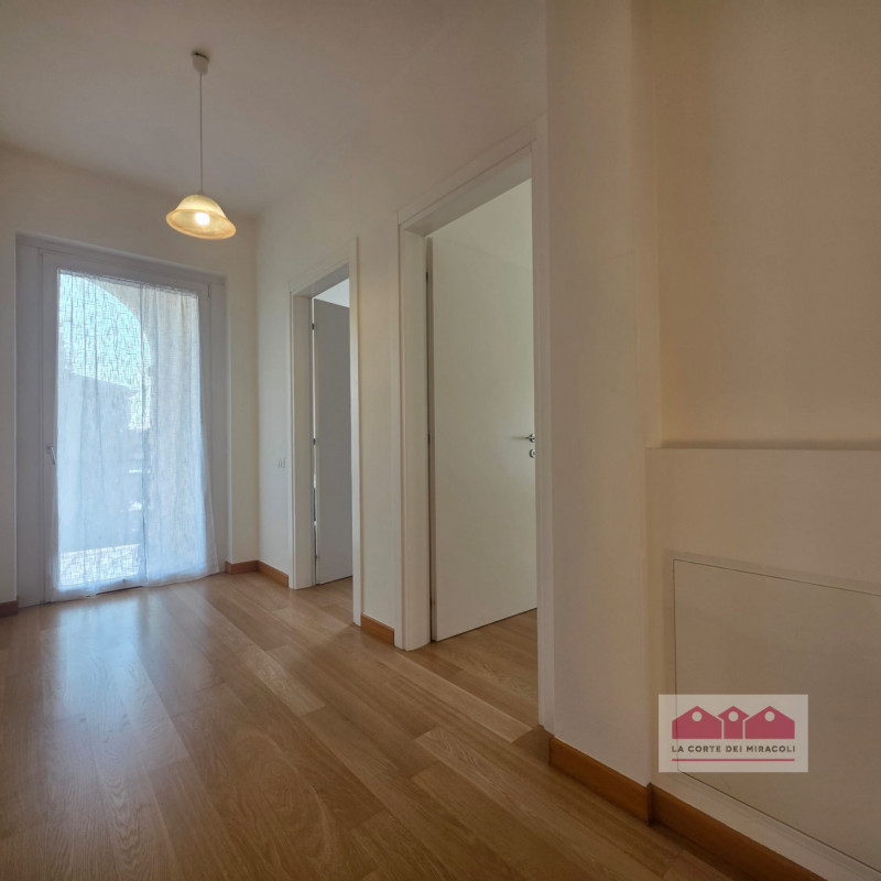 VICENZA, VIALE TRENTO: IN POSIZIONE INTERNA MOLTO TRANQUILLA, AFFASCINANTE VILLA IN STILE LIBERTY...