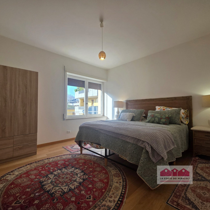 VICENZA, VIALE TRENTO: IN POSIZIONE INTERNA MOLTO TRANQUILLA, AFFASCINANTE VILLA IN STILE LIBERTY...