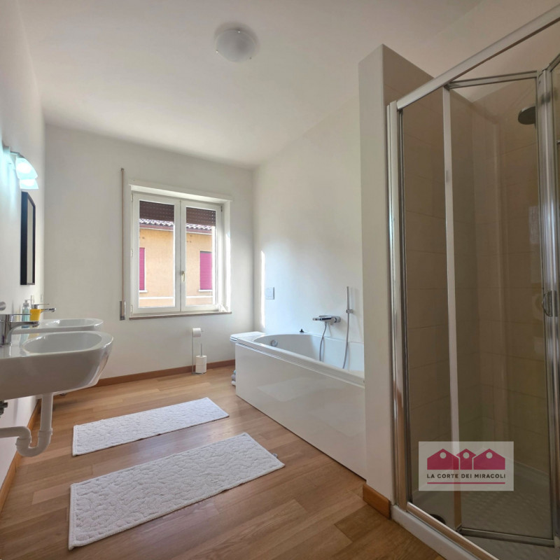 VICENZA, VIALE TRENTO: IN POSIZIONE INTERNA MOLTO TRANQUILLA, AFFASCINANTE VILLA IN STILE LIBERTY...