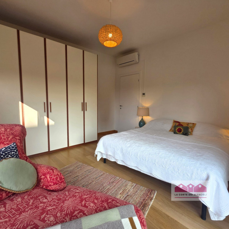 VICENZA, VIALE TRENTO: IN POSIZIONE INTERNA MOLTO TRANQUILLA, AFFASCINANTE VILLA IN STILE LIBERTY...