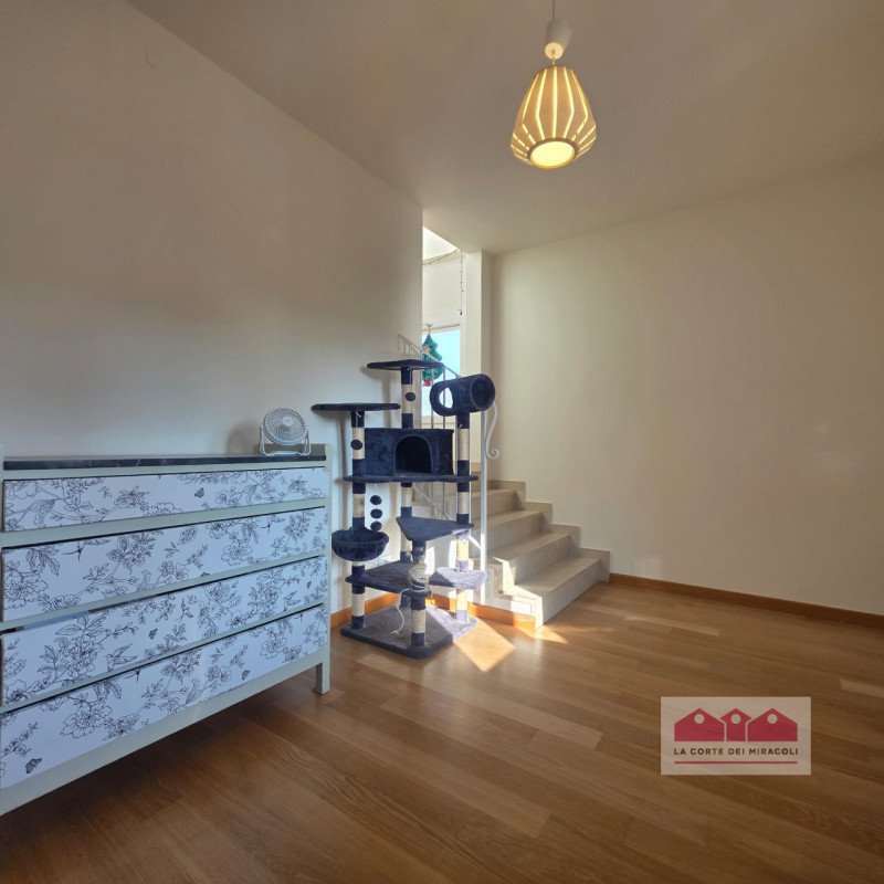 VICENZA, VIALE TRENTO: IN POSIZIONE INTERNA MOLTO TRANQUILLA, AFFASCINANTE VILLA IN STILE LIBERTY...