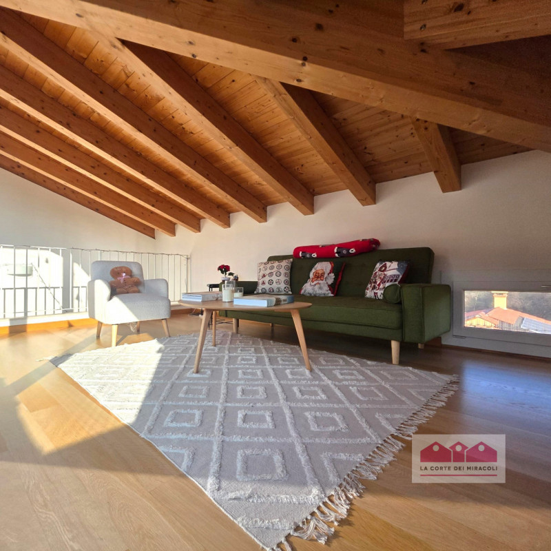 VICENZA, VIALE TRENTO: IN POSIZIONE INTERNA MOLTO TRANQUILLA, AFFASCINANTE VILLA IN STILE LIBERTY...