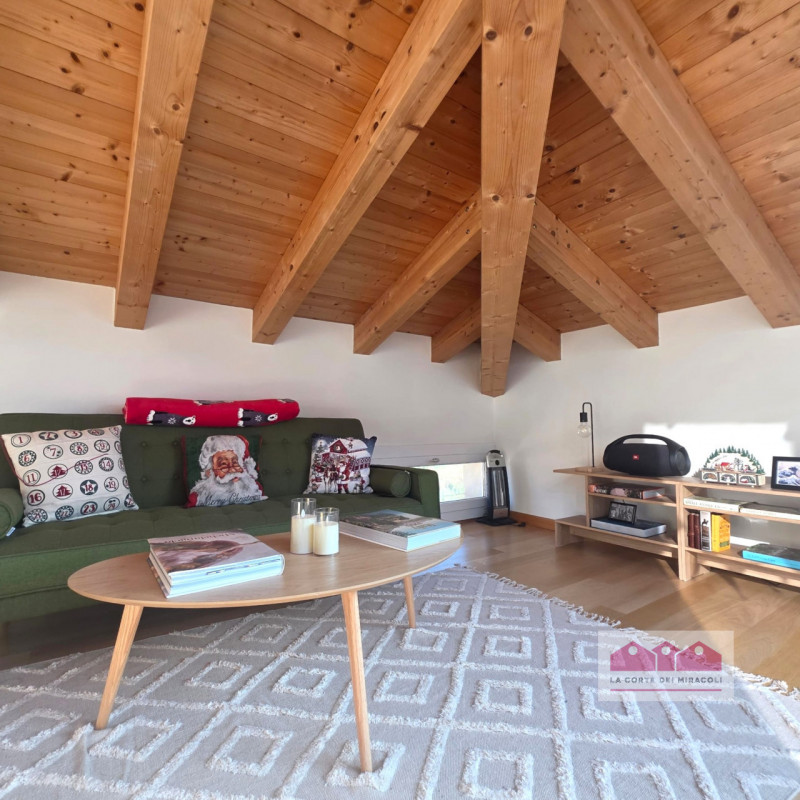 VICENZA, VIALE TRENTO: IN POSIZIONE INTERNA MOLTO TRANQUILLA, AFFASCINANTE VILLA IN STILE LIBERTY...