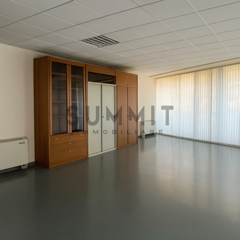 SCHIO: in zona industriale UFFICIO al piano primo completamente arredato con ascensore. Ideale pe...