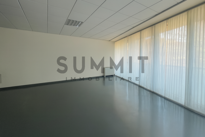 SCHIO: in zona industriale UFFICIO al piano primo completamente arredato con ascensore. Ideale pe...