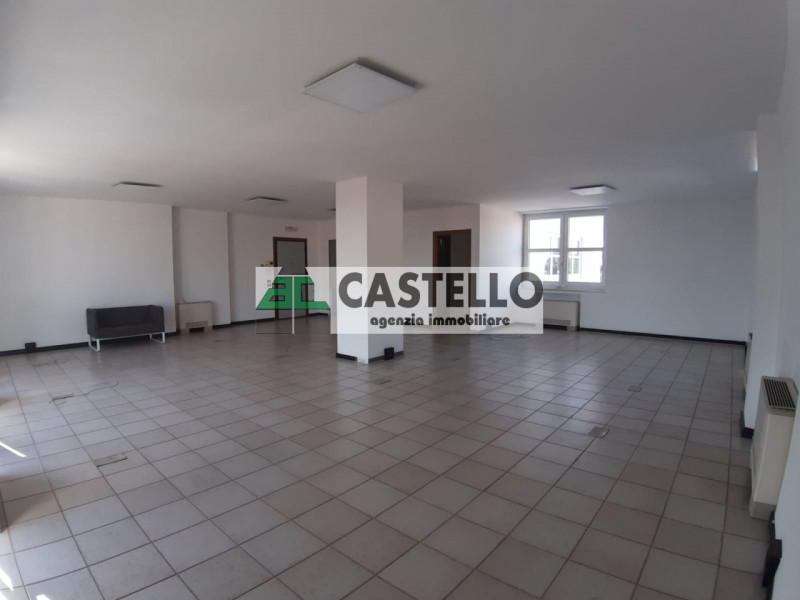 Cadoneghe Castagnara proponiamo per investimento ufficio di circa 100mq netti, dotato di servizio...