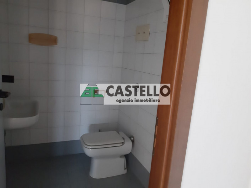 Cadoneghe Castagnara proponiamo per investimento ufficio di circa 100mq netti, dotato di servizio...