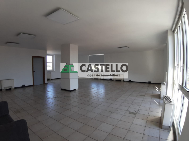 Cadoneghe Castagnara proponiamo per investimento ufficio di circa 100mq netti, dotato di servizio...