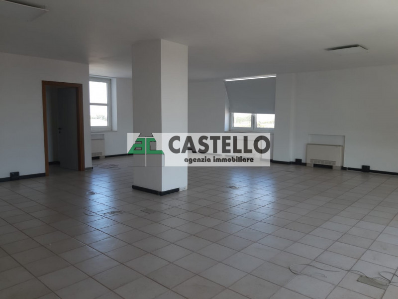 Cadoneghe Castagnara proponiamo per investimento ufficio di circa 100mq netti, dotato di servizio...