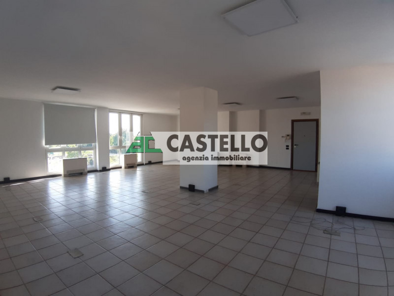 Cadoneghe Castagnara proponiamo per investimento ufficio di circa 100mq netti, dotato di servizio...