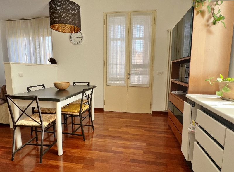 BICAMERE  CON CANTINA IN VENDITA NEL SERVITISSIMO QUARTIERE DI SANTA BERTILLA - 
In contesto anni...