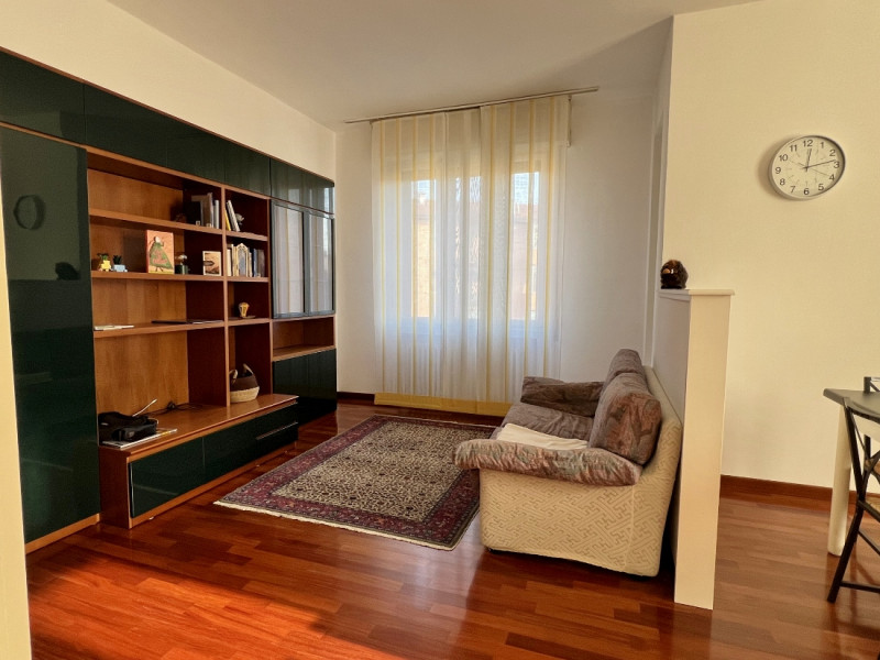 BICAMERE  CON CANTINA IN VENDITA NEL SERVITISSIMO QUARTIERE DI SANTA BERTILLA - 
In contesto anni...