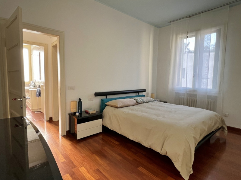 BICAMERE  CON CANTINA IN VENDITA NEL SERVITISSIMO QUARTIERE DI SANTA BERTILLA - 
In contesto anni...