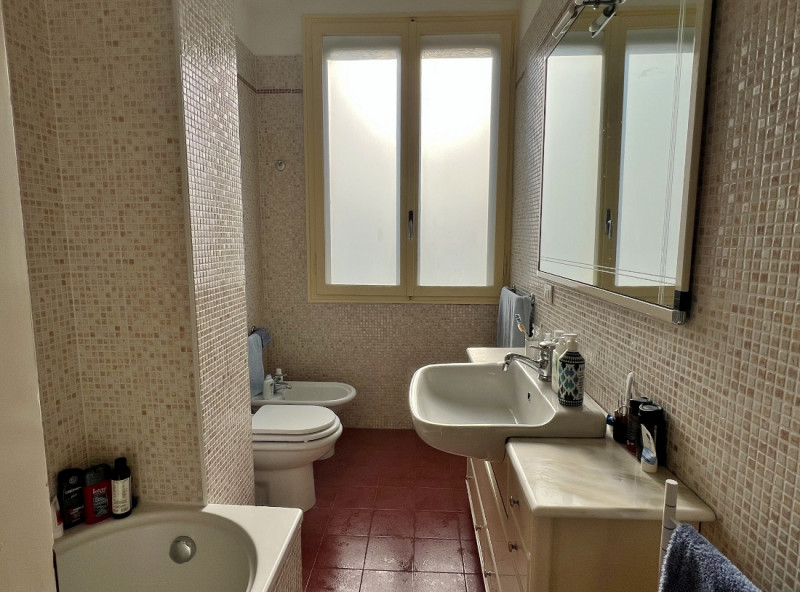 BICAMERE  CON CANTINA IN VENDITA NEL SERVITISSIMO QUARTIERE DI SANTA BERTILLA - 
In contesto anni...