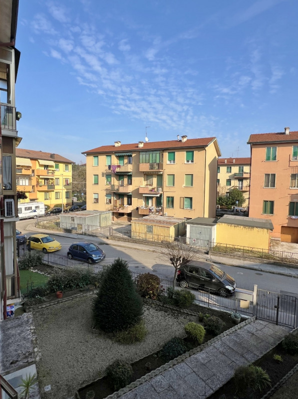 BICAMERE  CON CANTINA IN VENDITA NEL SERVITISSIMO QUARTIERE DI SANTA BERTILLA - 
In contesto anni...