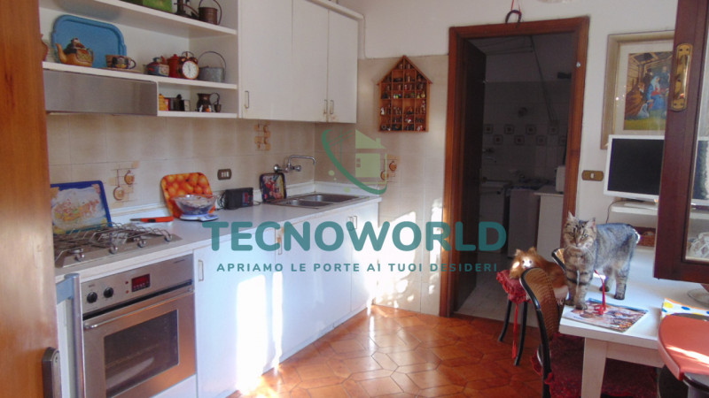 Scopri questa splendida casa a schiera situata nel cuore di Thiene. Con una superficie totale 240...