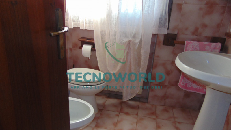 Scopri questa splendida casa a schiera situata nel cuore di Thiene. Con una superficie totale 240...